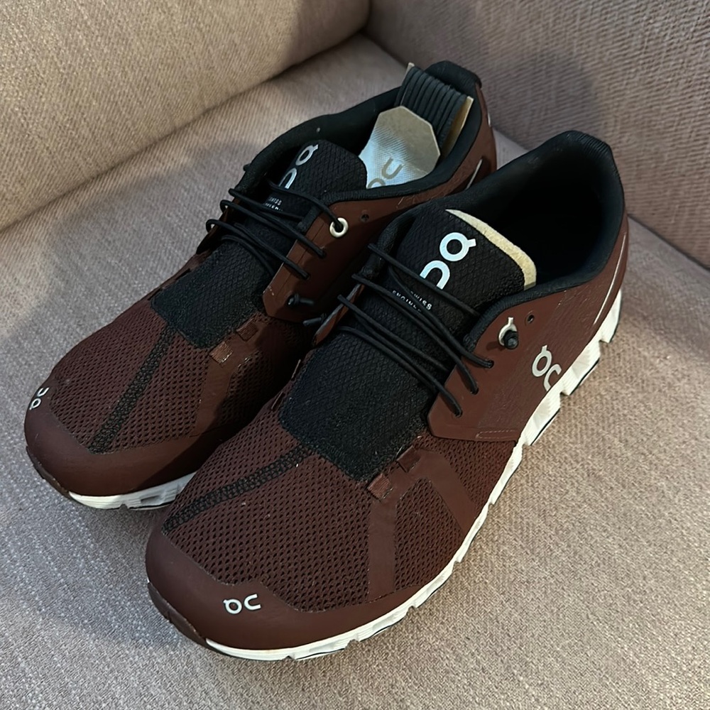 SOLD ! On shoes - Men Burgundy Color